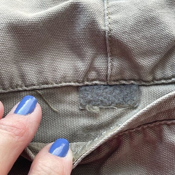 Columbia Tan Cargo Shorts, Size 38 - Picture 5 of 13